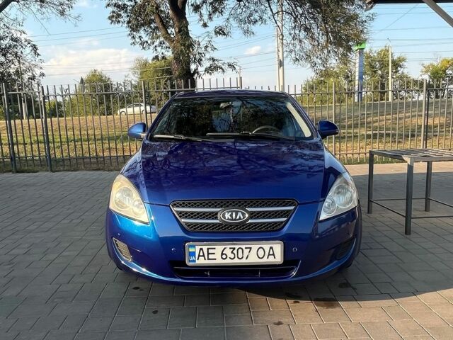 Синий Киа Сид, объемом двигателя 1.58 л и пробегом 300 тыс. км за 4500 $, фото 1 на Automoto.ua