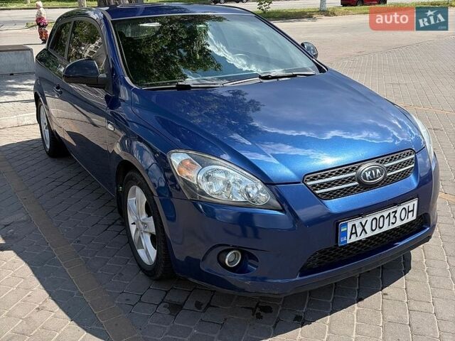Синий Киа Сид, объемом двигателя 1.4 л и пробегом 210 тыс. км за 6000 $, фото 1 на Automoto.ua