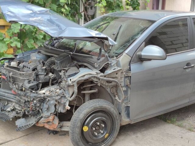Синій Кіа Сід, об'ємом двигуна 1.6 л та пробігом 300 тис. км за 1400 $, фото 1 на Automoto.ua