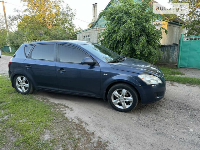 Синий Киа Сид, объемом двигателя 1.4 л и пробегом 200 тыс. км за 4100 $, фото 1 на Automoto.ua