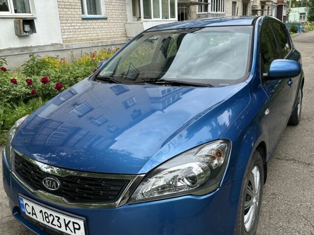 Синій Кіа Сід, об'ємом двигуна 2 л та пробігом 189 тис. км за 3950 $, фото 1 на Automoto.ua