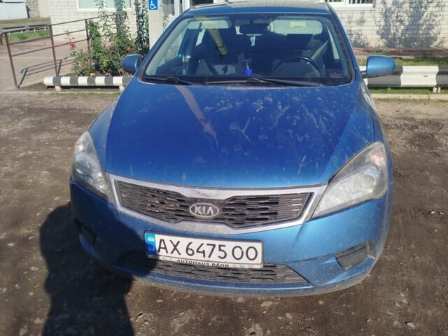 Синий Киа Сид, объемом двигателя 1.59 л и пробегом 150 тыс. км за 5000 $, фото 1 на Automoto.ua