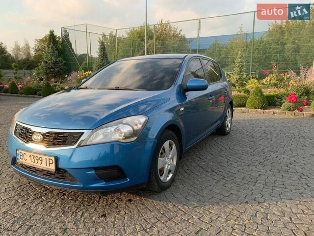 Синий Киа Сид, объемом двигателя 1.4 л и пробегом 265 тыс. км за 4950 $, фото 1 на Automoto.ua