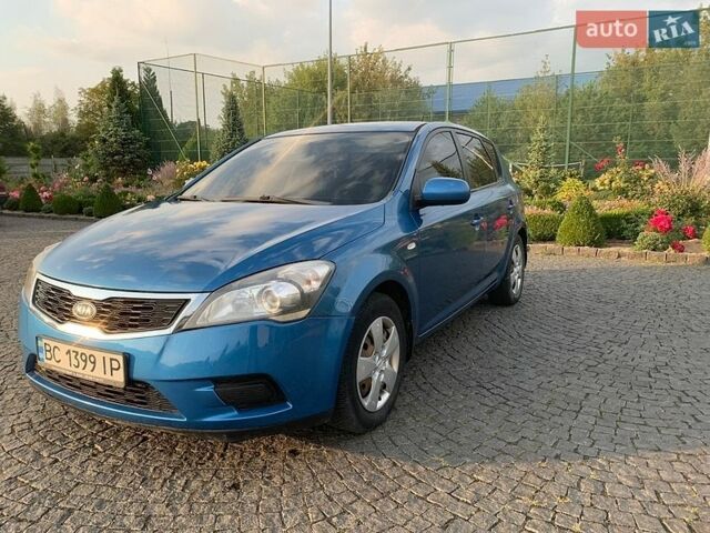Синий Киа Сид, объемом двигателя 1.4 л и пробегом 265 тыс. км за 5700 $, фото 1 на Automoto.ua