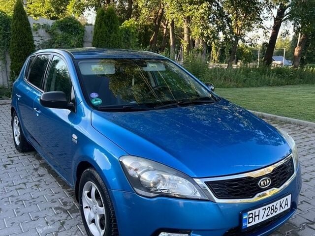 Синий Киа Сид, объемом двигателя 1.4 л и пробегом 210 тыс. км за 4900 $, фото 1 на Automoto.ua