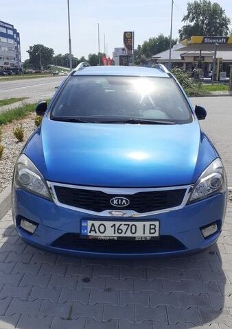 Синий Киа Сид, объемом двигателя 1.58 л и пробегом 325 тыс. км за 4800 $, фото 1 на Automoto.ua