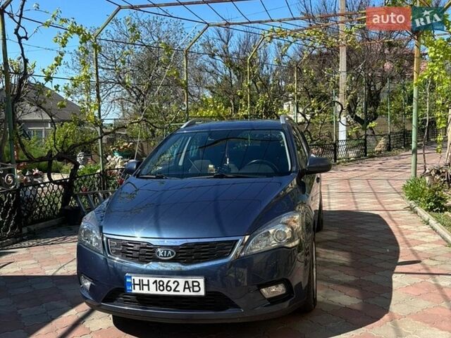 Синий Киа Сид, объемом двигателя 1.4 л и пробегом 280 тыс. км за 6300 $, фото 1 на Automoto.ua