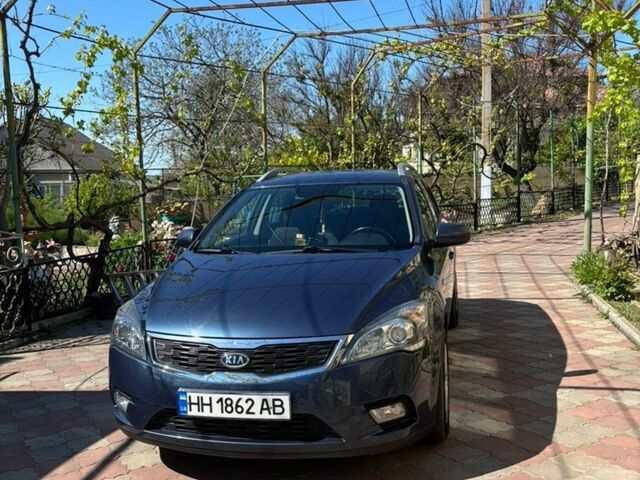 Синий Киа Сид, объемом двигателя 1.4 л и пробегом 280 тыс. км за 6200 $, фото 1 на Automoto.ua