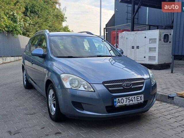 Синий Киа Сид, объемом двигателя 1.4 л и пробегом 212 тыс. км за 4000 $, фото 1 на Automoto.ua
