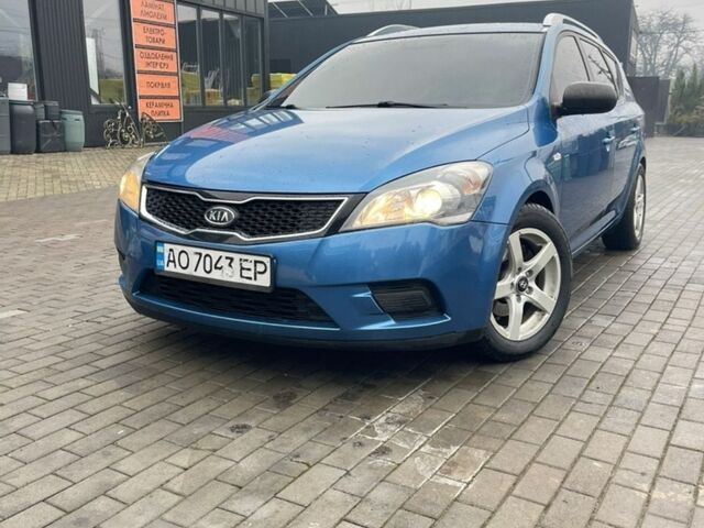 Синий Киа Сид, объемом двигателя 1.4 л и пробегом 328 тыс. км за 4400 $, фото 1 на Automoto.ua