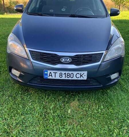 Синий Киа Сид, объемом двигателя 1.58 л и пробегом 280 тыс. км за 5500 $, фото 1 на Automoto.ua