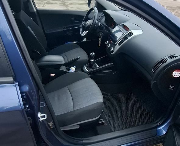 Синій Кіа Сід, об'ємом двигуна 1.4 л та пробігом 255 тис. км за 6500 $, фото 1 на Automoto.ua