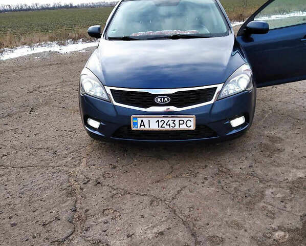 Синий Киа Сид, объемом двигателя 1.4 л и пробегом 259 тыс. км за 4200 $, фото 1 на Automoto.ua