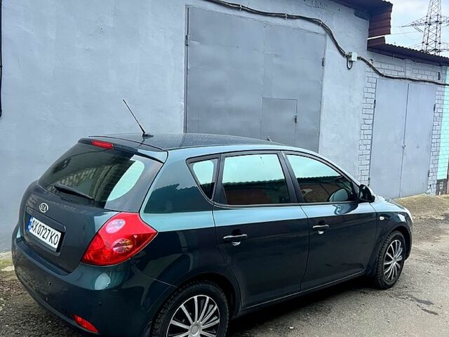 Зелений Кіа Сід, об'ємом двигуна 2 л та пробігом 300 тис. км за 4100 $, фото 1 на Automoto.ua
