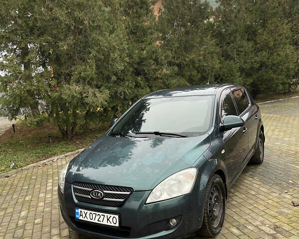 Зеленый Киа Сид, объемом двигателя 2 л и пробегом 323 тыс. км за 3500 $, фото 1 на Automoto.ua