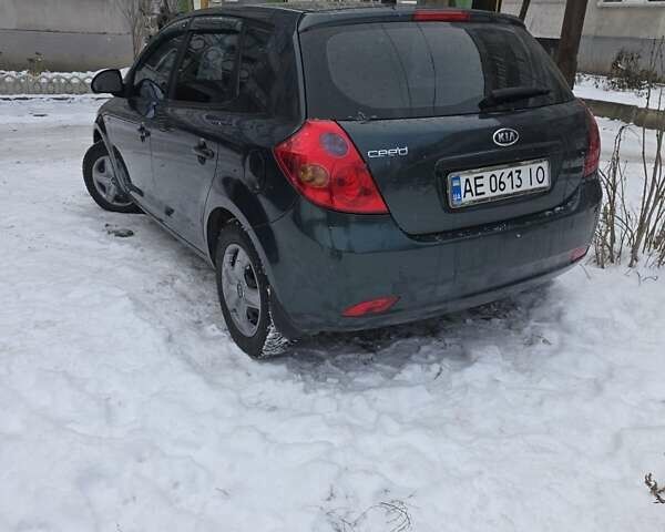 Зеленый Киа Сид, объемом двигателя 1.6 л и пробегом 180 тыс. км за 6000 $, фото 1 на Automoto.ua