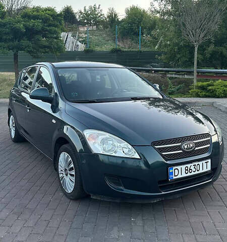 Зеленый Киа Сид, объемом двигателя 1.4 л и пробегом 211 тыс. км за 4900 $, фото 1 на Automoto.ua