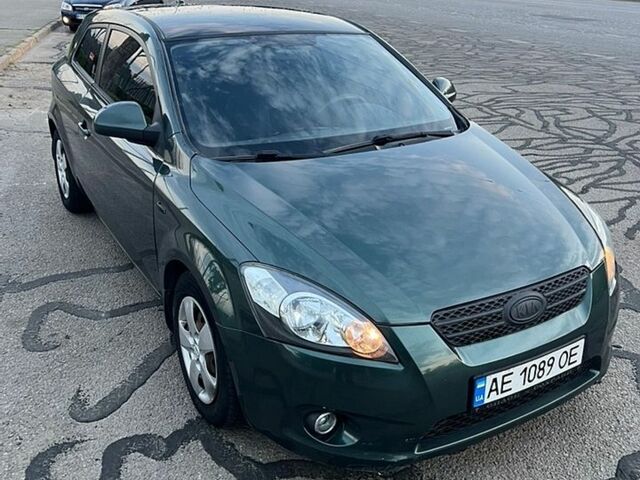 Зелений Кіа Сід, об'ємом двигуна 1.4 л та пробігом 270 тис. км за 4500 $, фото 1 на Automoto.ua