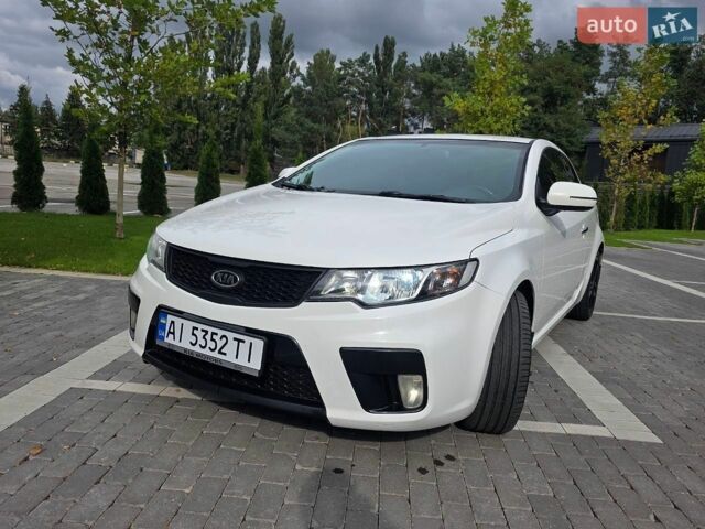 Білий Кіа Cerato KOUP, об'ємом двигуна 2 л та пробігом 136 тис. км за 9800 $, фото 1 на Automoto.ua
