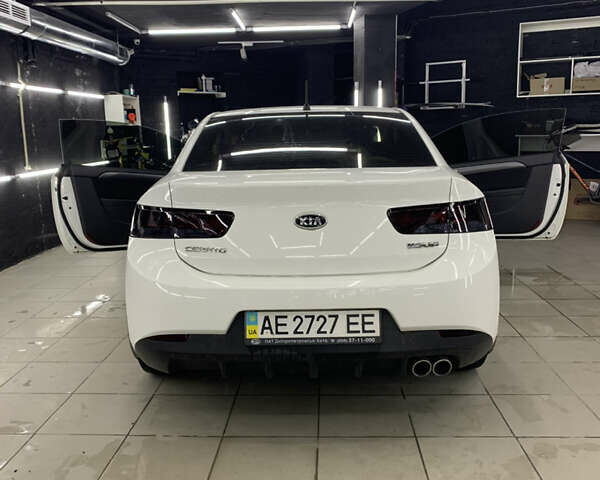 Білий Кіа Cerato KOUP, об'ємом двигуна 1.6 л та пробігом 114 тис. км за 10000 $, фото 1 на Automoto.ua