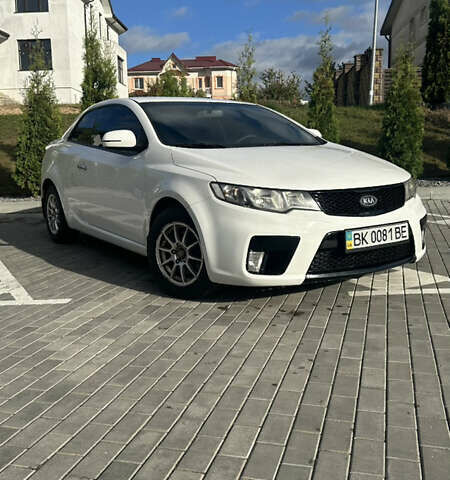 Белый Киа Cerato KOUP, объемом двигателя 2 л и пробегом 200 тыс. км за 8500 $, фото 1 на Automoto.ua