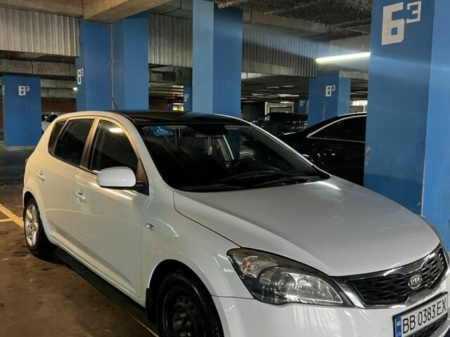 Білий Кіа Черато, об'ємом двигуна 1.4 л та пробігом 240 тис. км за 3800 $, фото 1 на Automoto.ua