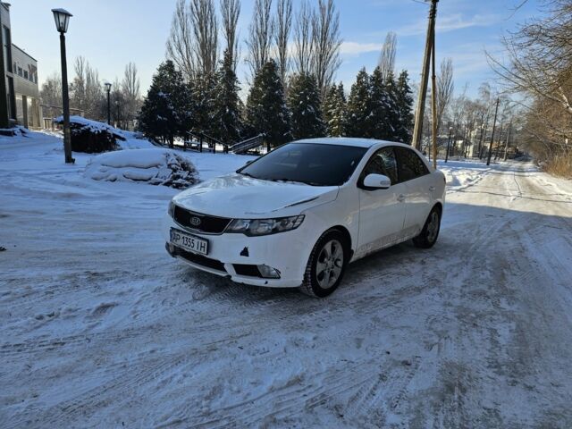 Білий Кіа Черато, об'ємом двигуна 2 л та пробігом 200 тис. км за 3499 $, фото 1 на Automoto.ua