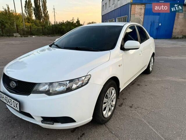 Білий Кіа Черато, об'ємом двигуна 1.59 л та пробігом 211 тис. км за 7000 $, фото 1 на Automoto.ua