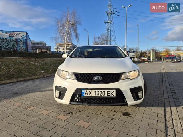 Білий Кіа Черато, об'ємом двигуна 1.59 л та пробігом 180 тис. км за 7500 $, фото 1 на Automoto.ua