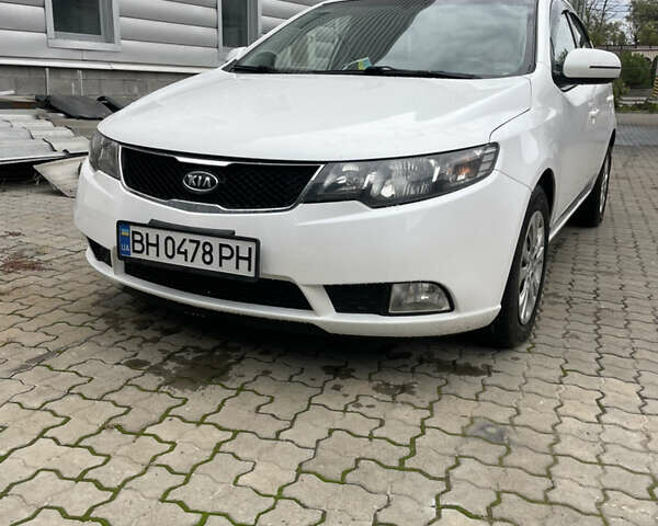 Киа Черато 2011 в Одессе на Automoto.ua Белый Киа Черато, объемом двигателя 1.59 л и пробегом 170 тыс. км за 7800 $, фото 1 на Automoto.ua