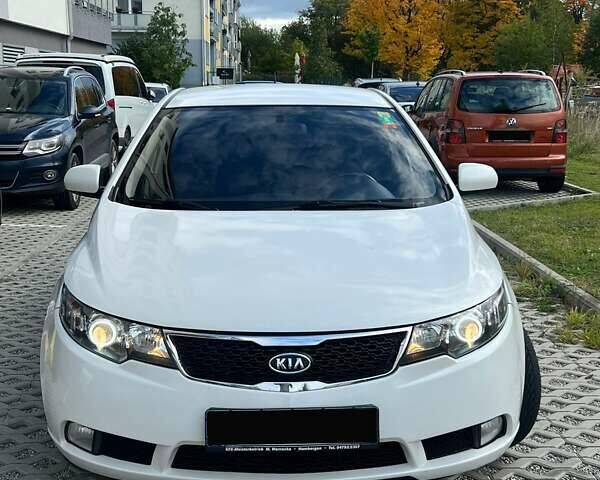 Белый Киа Черато, объемом двигателя 1.59 л и пробегом 180 тыс. км за 6800 $, фото 1 на Automoto.ua