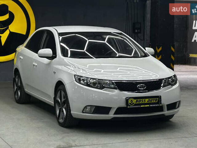 Білий Кіа Черато, об'ємом двигуна 1.59 л та пробігом 180 тис. км за 6300 $, фото 1 на Automoto.ua