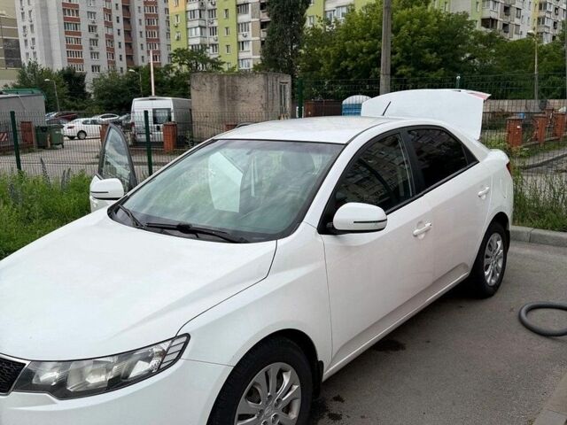 Білий Кіа Черато, об'ємом двигуна 1.59 л та пробігом 156 тис. км за 8000 $, фото 1 на Automoto.ua