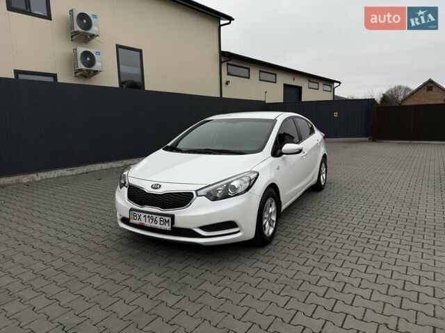 Білий Кіа Черато, об'ємом двигуна 1.6 л та пробігом 100 тис. км за 8300 $, фото 1 на Automoto.ua
