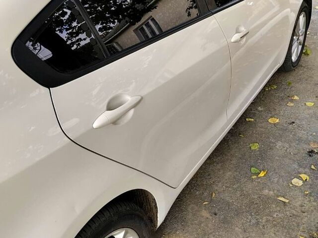 Білий Кіа Черато, об'ємом двигуна 1.6 л та пробігом 128 тис. км за 13000 $, фото 1 на Automoto.ua