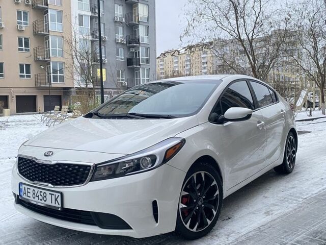 Білий Кіа Черато, об'ємом двигуна 2 л та пробігом 122 тис. км за 10500 $, фото 1 на Automoto.ua