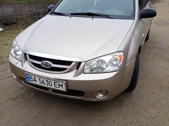 Бежевий Кіа Черато, об'ємом двигуна 1.6 л та пробігом 300 тис. км за 4500 $, фото 1 на Automoto.ua