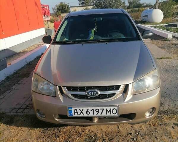 Бежевый Киа Черато, объемом двигателя 1.6 л и пробегом 196 тыс. км за 4300 $, фото 1 на Automoto.ua