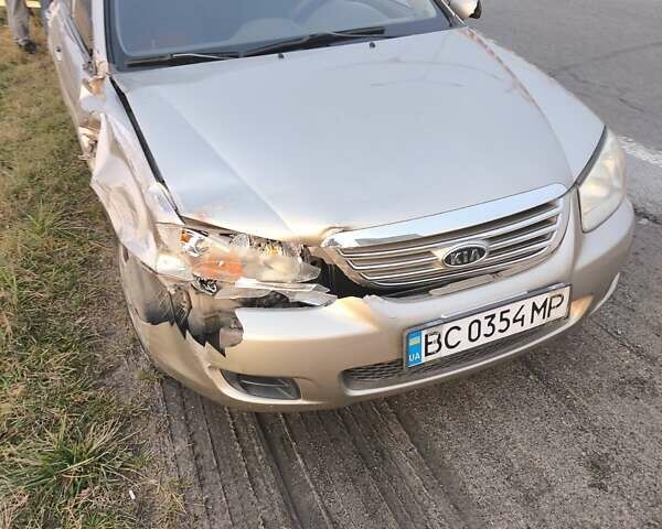 Бежевый Киа Черато, объемом двигателя 1.6 л и пробегом 302 тыс. км за 2000 $, фото 1 на Automoto.ua