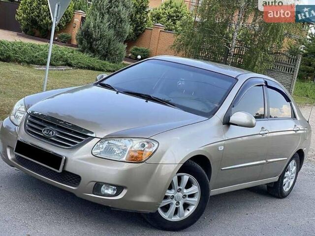 Бежевый Киа Черато, объемом двигателя 2 л и пробегом 171 тыс. км за 5000 $, фото 1 на Automoto.ua