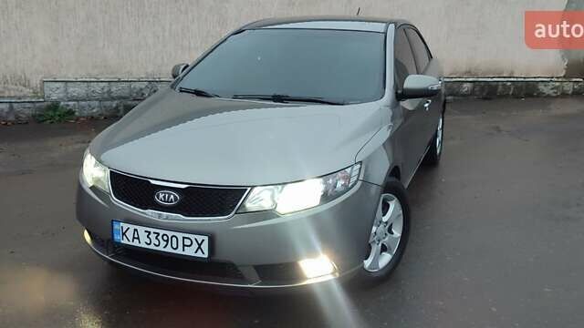 Бежевый Киа Черато, объемом двигателя 1.98 л и пробегом 180 тыс. км за 6899 $, фото 1 на Automoto.ua