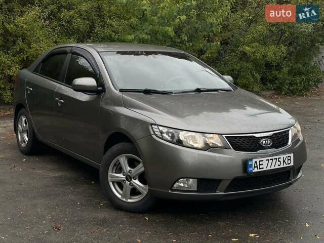 Бежевый Киа Черато, объемом двигателя 1.6 л и пробегом 185 тыс. км за 7800 $, фото 1 на Automoto.ua