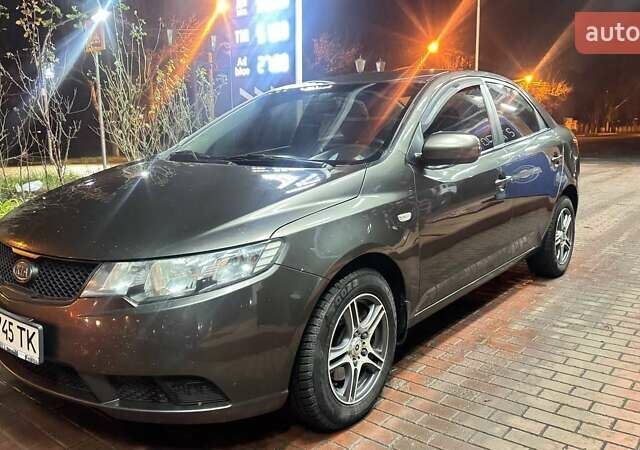 Коричневий Кіа Черато, об'ємом двигуна 1.6 л та пробігом 268 тис. км за 7000 $, фото 1 на Automoto.ua