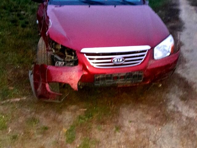 Красный Киа Черато, объемом двигателя 1.6 л и пробегом 180 тыс. км за 3500 $, фото 1 на Automoto.ua