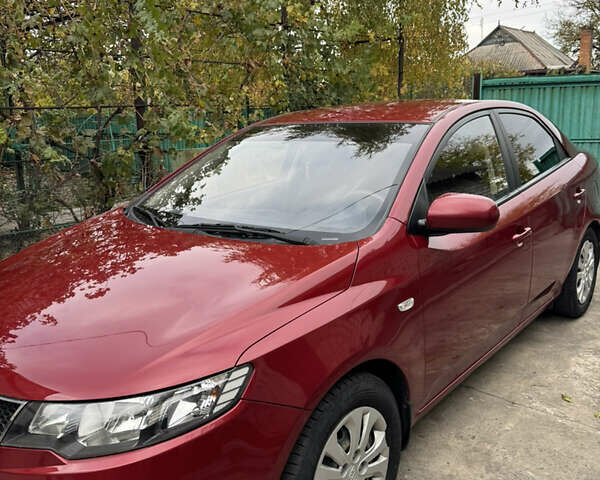 Красный Киа Черато, объемом двигателя 1.59 л и пробегом 142 тыс. км за 6000 $, фото 1 на Automoto.ua