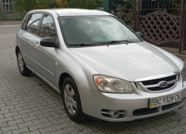 Серый Киа Черато, объемом двигателя 1.6 л и пробегом 250 тыс. км за 2750 $, фото 1 на Automoto.ua