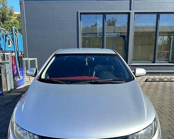 Сірий Кіа Черато, об'ємом двигуна 2 л та пробігом 95 тис. км за 7600 $, фото 1 на Automoto.ua