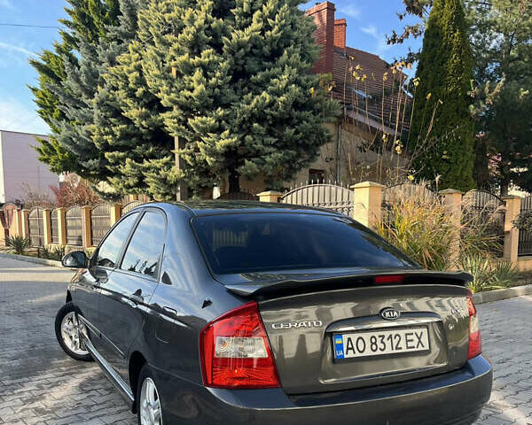 Серый Киа Черато, объемом двигателя 1.98 л и пробегом 275 тыс. км за 4300 $, фото 1 на Automoto.ua