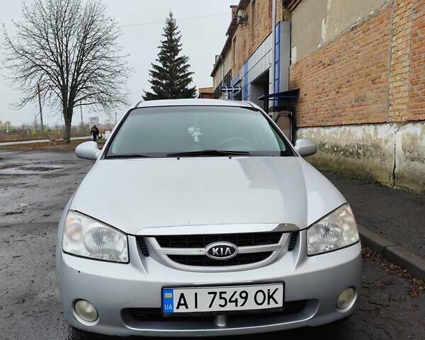 Серый Киа Черато, объемом двигателя 1.6 л и пробегом 200 тыс. км за 3550 $, фото 1 на Automoto.ua