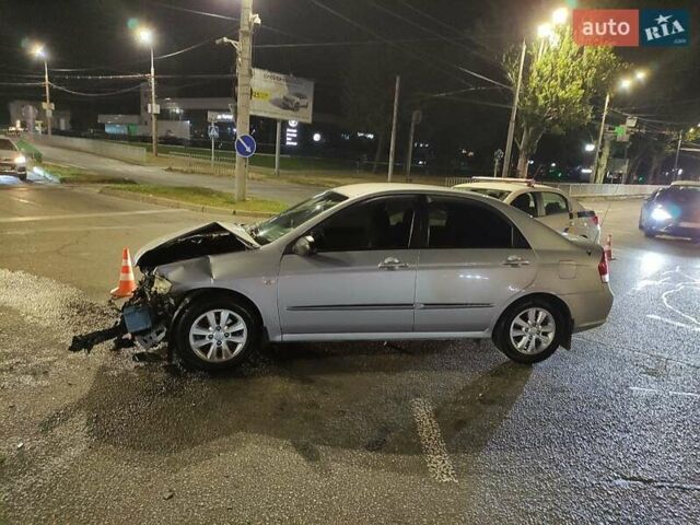 Сірий Кіа Черато, об'ємом двигуна 1.59 л та пробігом 203 тис. км за 1800 $, фото 1 на Automoto.ua